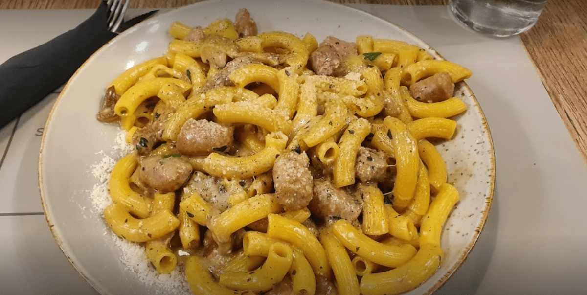 Maccheroncini with egg and beef ragu toscano